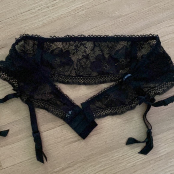 La Senza Lace garter belt - Picture 8 of 8
